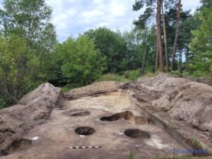 Area with Bronze Age structure and Scythian arrowheads.