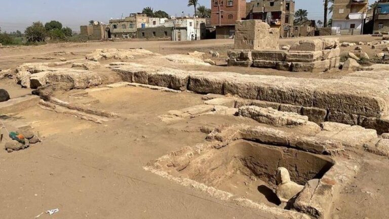 Smiling Sphinx found in Egypt - Now Archaeology