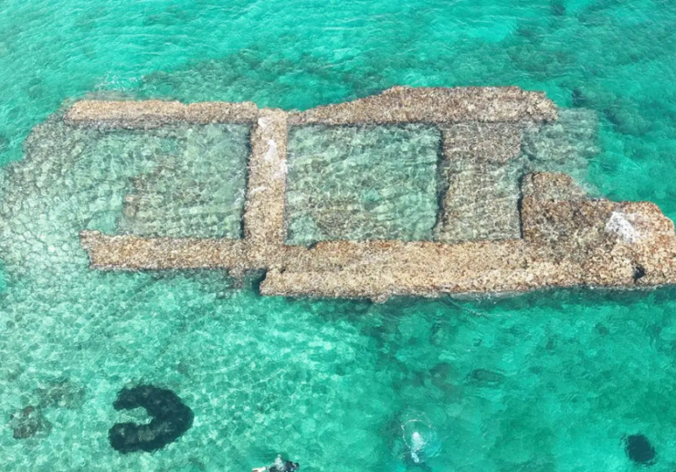 Archaeologists investigate sunken structures off the coast of Le Cesine