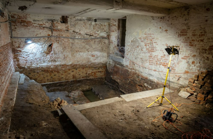 Remains of 14th century synagogue discovered during building work in Wrocław.