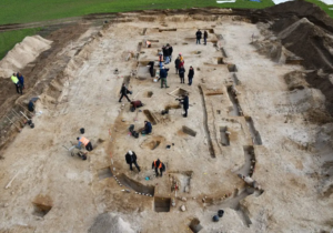 Scandinavian meeting hall from the time of the legendary King Hinz found in Germany.