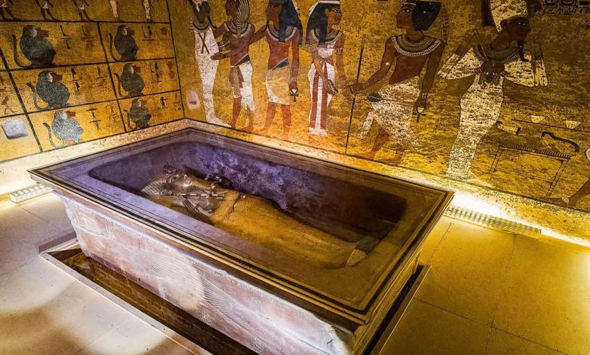 Egypt's King Tutankhamun born of incestuous marriage.